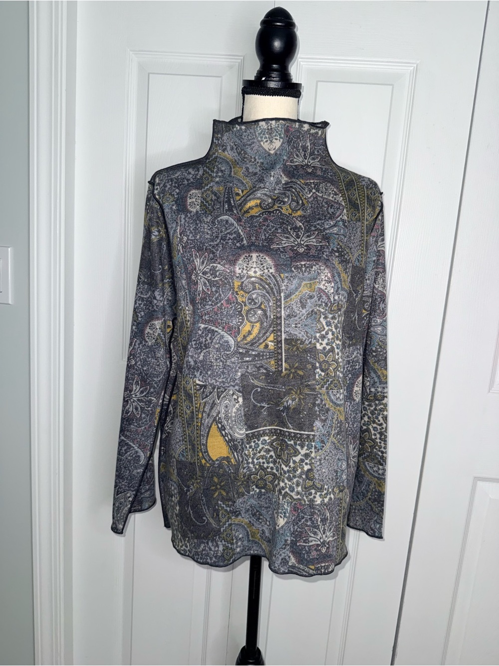 Trisha Tyler High Neck Top Large Paisley Abstract Knit Long Sleeve reversible
